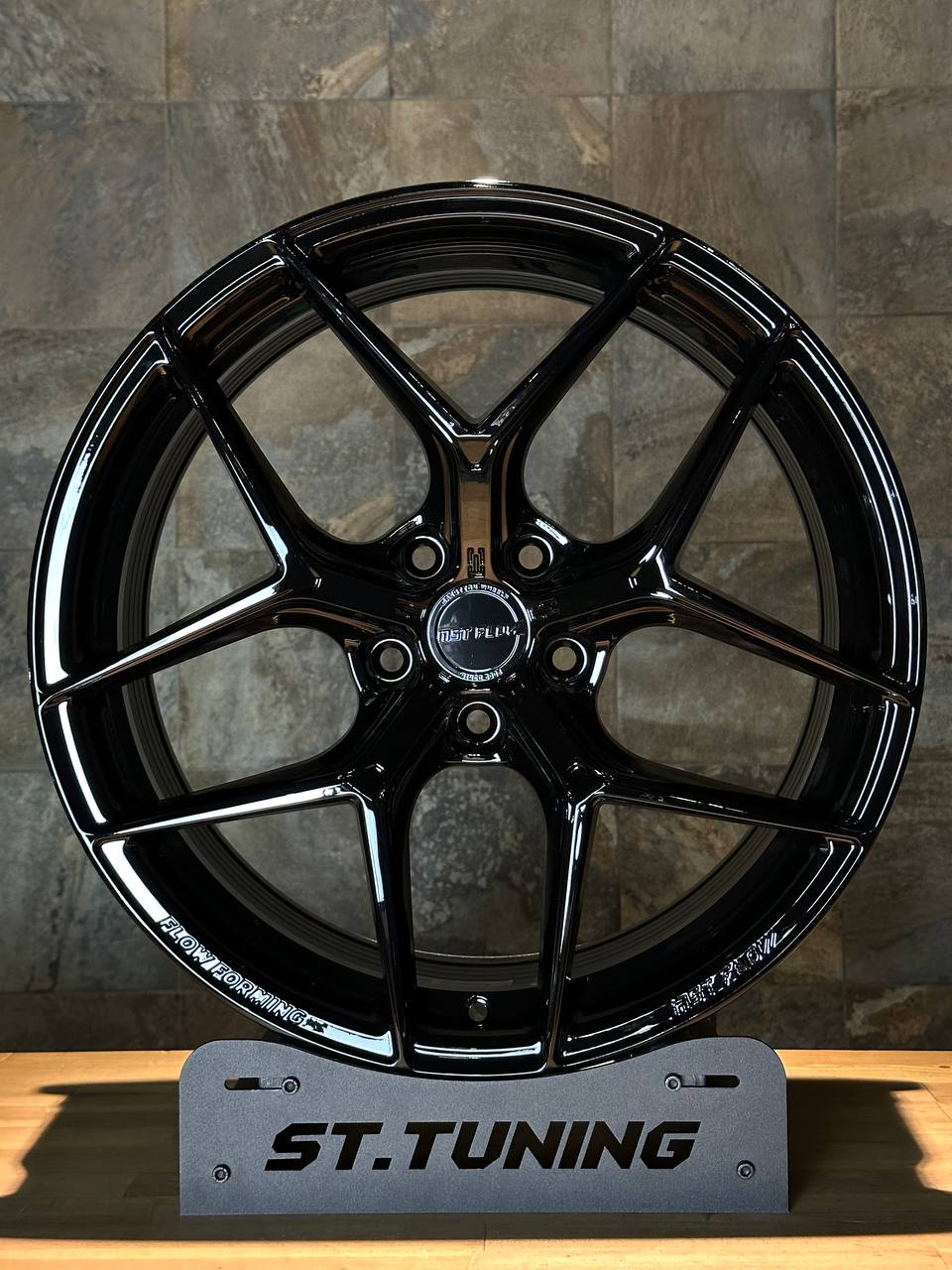 Диск Replica ST FF-FK07 8х18 5/108 et40 63,35 Gloss Black Д005492